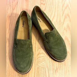 Trotters Women's Olive Green Suede Loafers